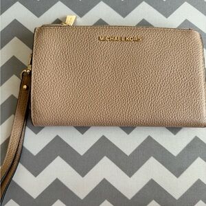 COPY - Micheal Kors wallet